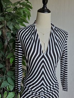 Vince Camuto V-Neck Striped Top - Size S